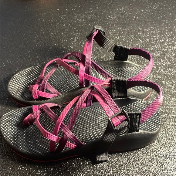 Vibram Pink and Black Outdoor Sandals with Adjustable Straps - Picture 2 of 5
